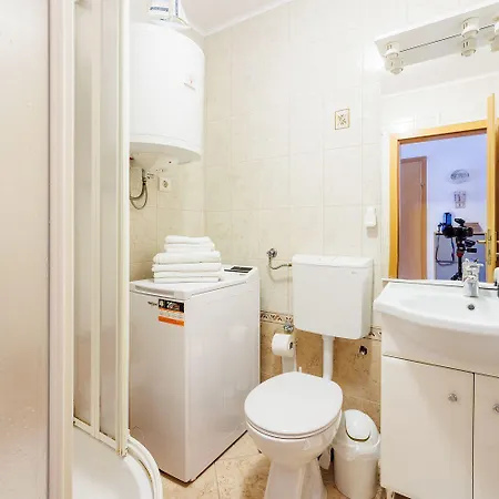 Appartement Komfortables Nur 500 Meter Zum Mit Meerblick, Waschmaschine, Parkplatz Dramalj